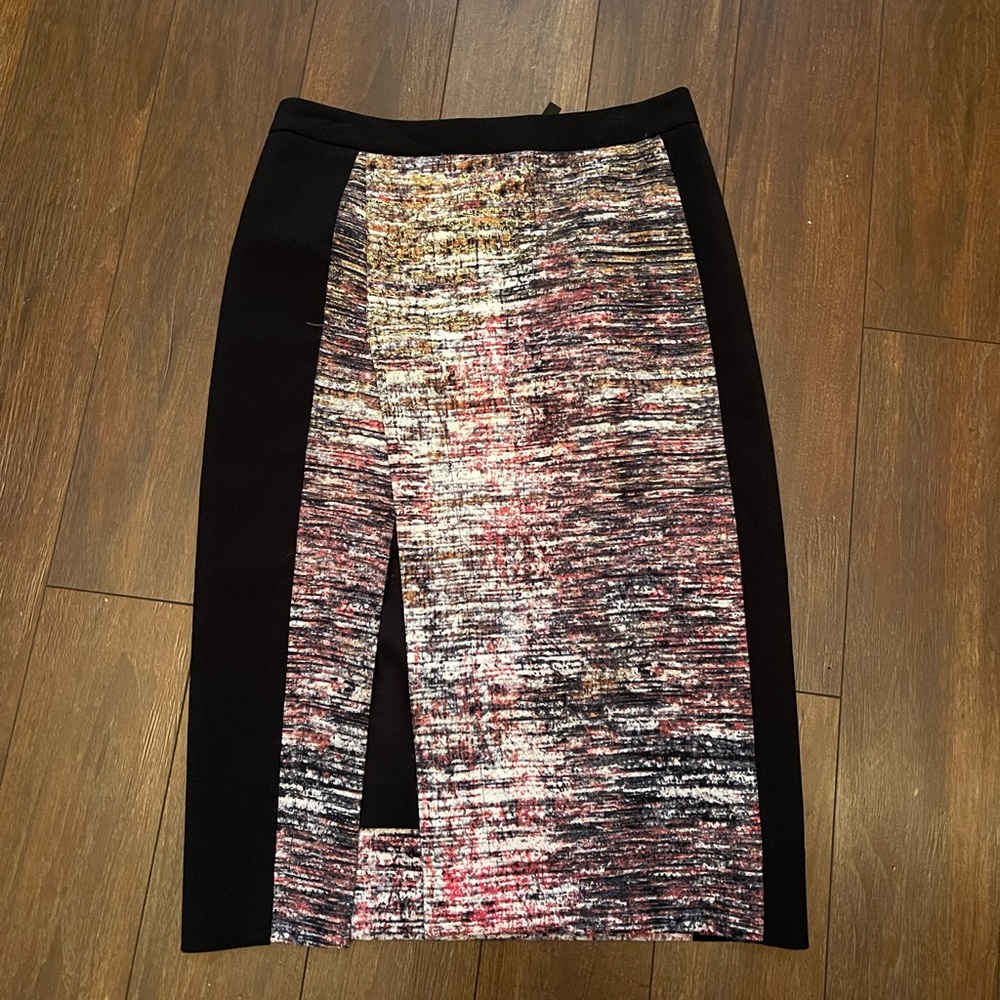 Below knee pencil skirt with multicolored panel on the front and back